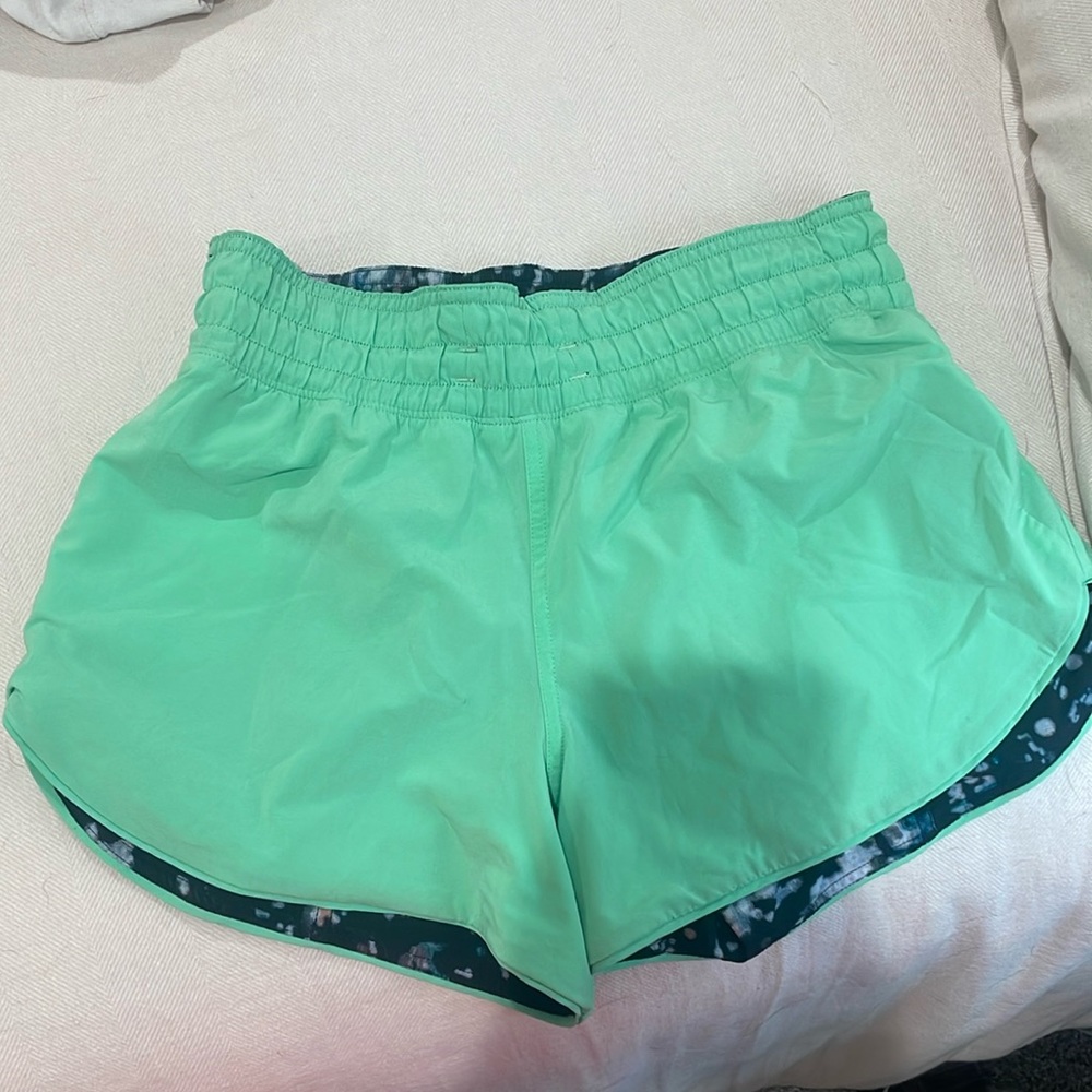 Lululemon size 4 reversible shorts 3”